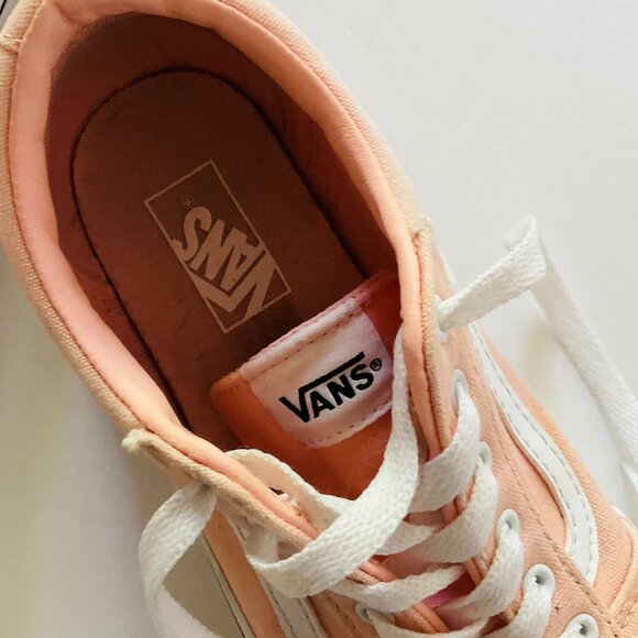 VAN'S OFF THE WALL Girls Lace-Up Sneakers EUC Size 4.0 - Picture 2 of 4